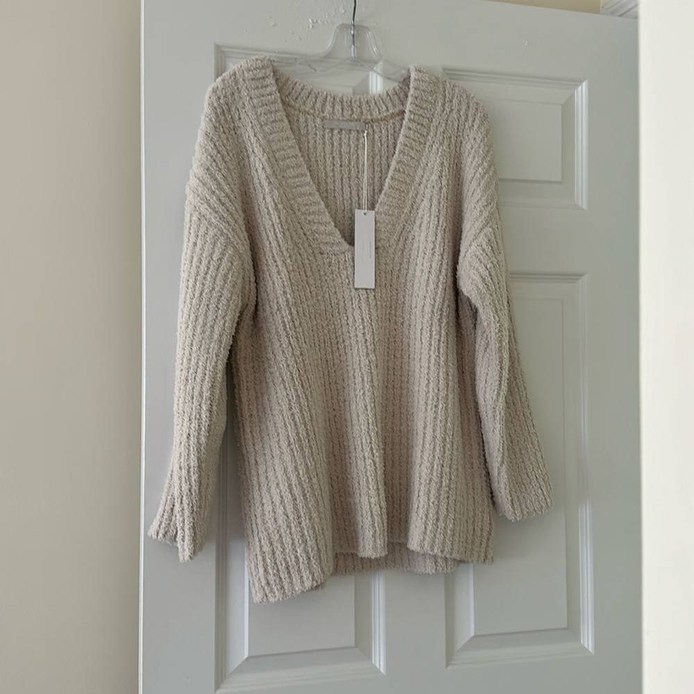 One Grey Day Barefoot Dreams “LIKE” Oatmeal Colored Oversized X-Small V Neck NWT